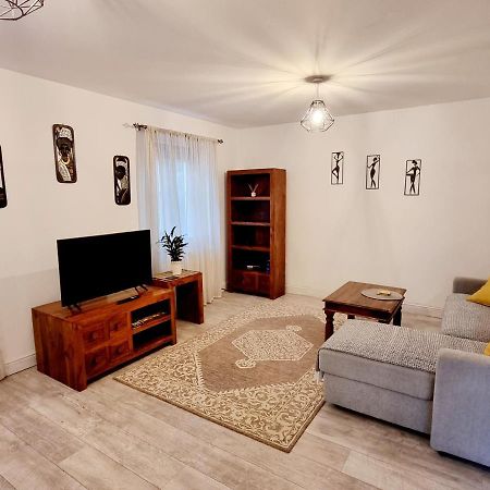 טאים Spacious Two Bedroom Apartment With One Parking Space מראה חיצוני תמונה