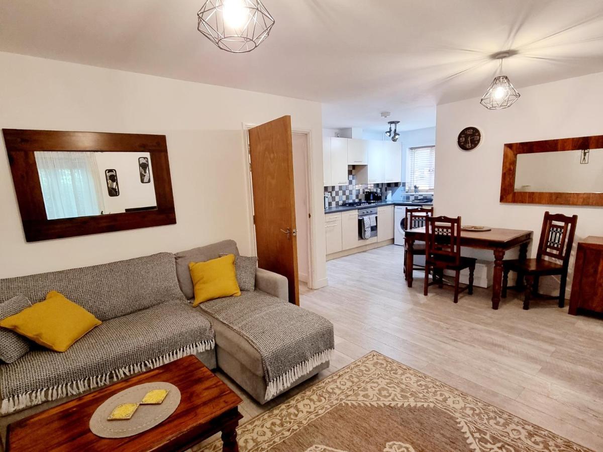 טאים Spacious Two Bedroom Apartment With One Parking Space מראה חיצוני תמונה