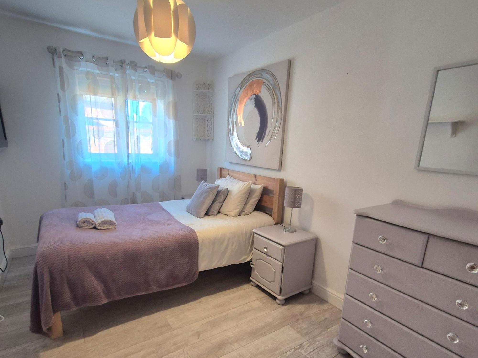 טאים Spacious Two Bedroom Apartment With One Parking Space מראה חיצוני תמונה